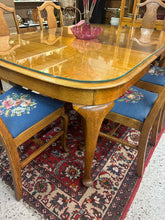 Load image into Gallery viewer, Oak Dining Table & Chairs