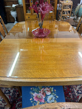 Load image into Gallery viewer, Oak Dining Table & Chairs