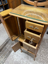 Load image into Gallery viewer, Quarter-Sawn Oak Shaving Stand with Mirror