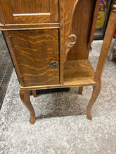 Load image into Gallery viewer, Quarter-Sawn Oak Shaving Stand with Mirror