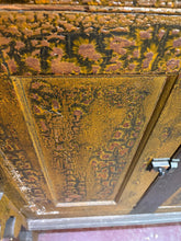 Load image into Gallery viewer, Quebec Primitive Server w/ Original Two-Tone Alligator Paint & Folk Art Form