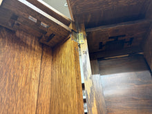 Load image into Gallery viewer, Quarter-Sawn Oak Shaving Stand with Mirror