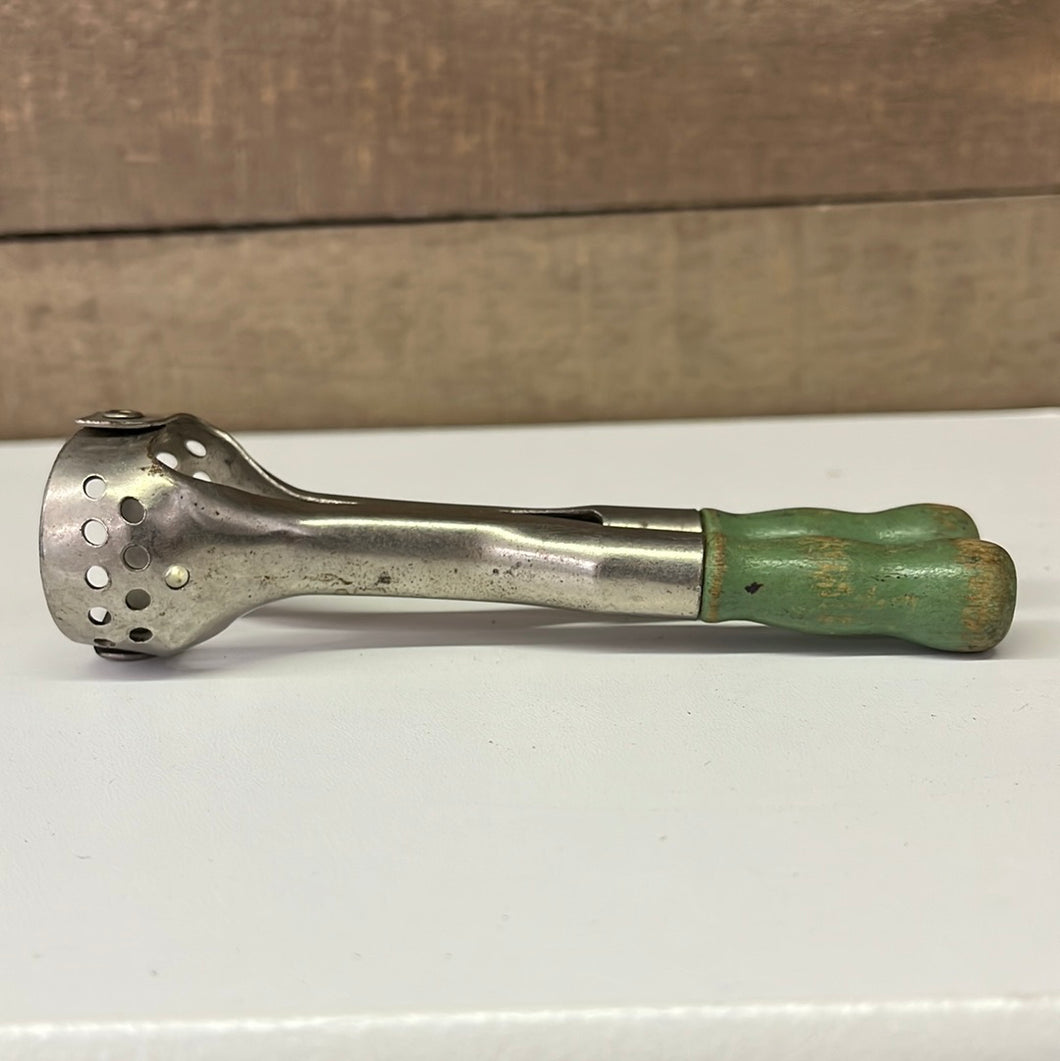 ￼ Vintage, grape fruit corer