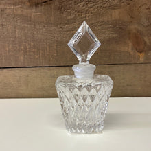 Load image into Gallery viewer, Crystal perfume bottle
