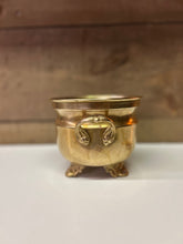 Load image into Gallery viewer, Vintage brass plant pot
