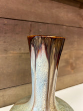 Load image into Gallery viewer, Belgium drip vase
