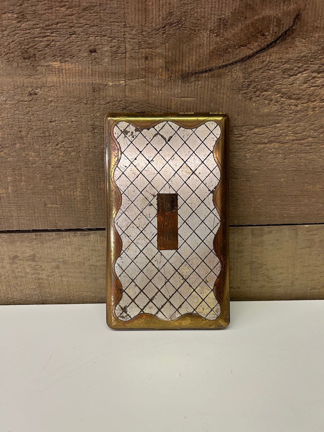 Custom initialled cigarette holder