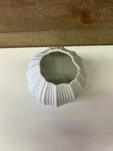 Load image into Gallery viewer, Kaiser round lined vase
