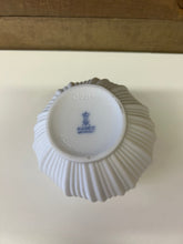 Load image into Gallery viewer, Kaiser round lined vase

