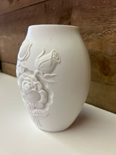 Load image into Gallery viewer, Kaiser Rose vase
