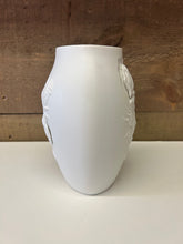 Load image into Gallery viewer, Kaiser Rose vase
