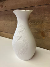 Load image into Gallery viewer, Kaiser flower girl vase
