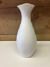 Load image into Gallery viewer, Kaiser flower girl vase
