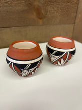 Load image into Gallery viewer, Navajo Mini pottery
