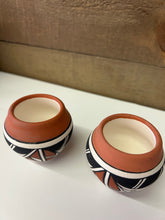 Load image into Gallery viewer, Navajo Mini pottery
