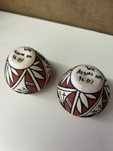 Load image into Gallery viewer, Navajo Mini pottery
