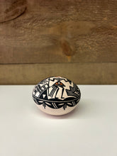 Load image into Gallery viewer, Navajo Seed Jar
