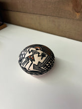 Load image into Gallery viewer, Navajo Seed Jar
