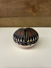 Load image into Gallery viewer, Navajo Seed Jar

