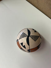 Load image into Gallery viewer, Navajo Seed Jar
