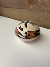 Load image into Gallery viewer, Navajo Seed Jar
