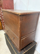 Load image into Gallery viewer, Renfrew County  Panelled Blanket Box
