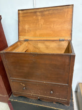 Load image into Gallery viewer, Renfrew County  Panelled Blanket Box

