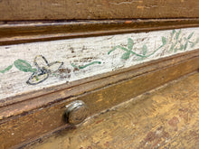Load image into Gallery viewer, 1830s Martintown, Glengarry County Stepback Cupboard – Museum Provenance – Original Decorated Surface
