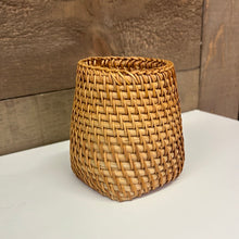 Load image into Gallery viewer, Wicker penholder
